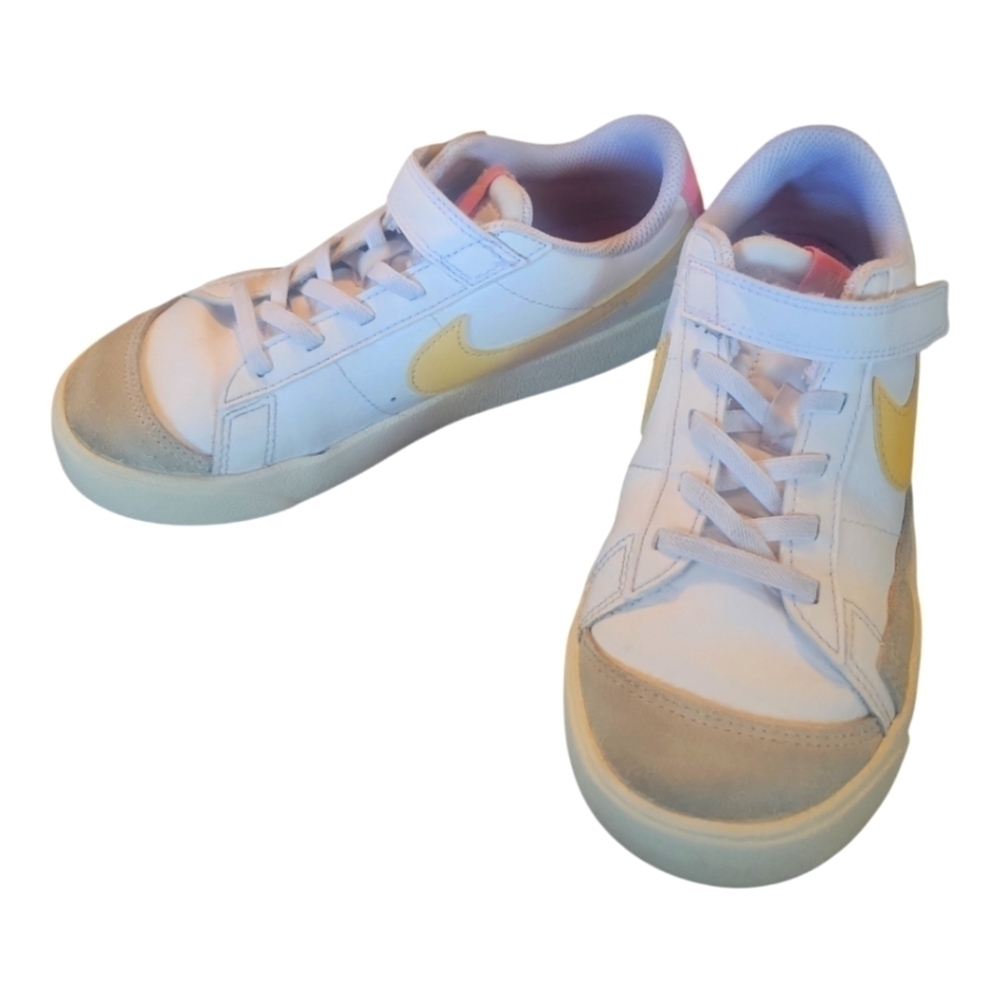 Nike Kids Blazer Low Top '77 White/ Yellow/ Pink Unisex Sneakers Size 2.5Y - Picture 2 of 11